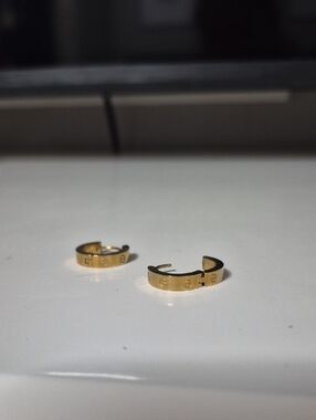 Gold Huggies